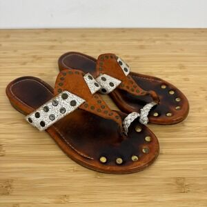FRYE‎ Rachel Moto Toe Ring Thong Sandals Brown Leather Studded Women Size 7.5
